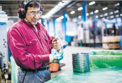 ”Vi expanderar och satsar på fl er medarbetare som kan CNC”