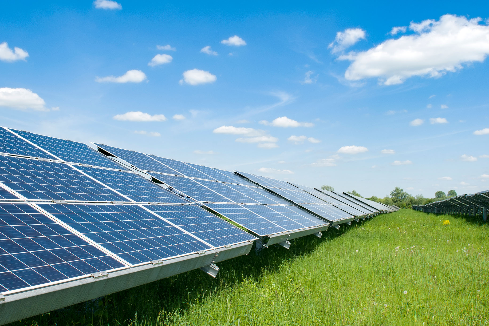 Solcellspark på flyg­platsen hjälper Lidköping att nå klimatmålen