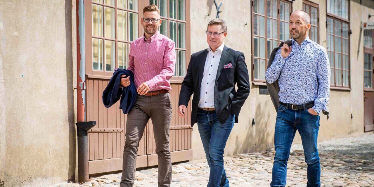 Engagera. Glädja. Leverera.